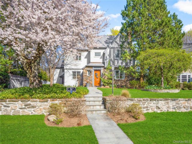  4 BR,  5.00 BTH &nbsp;Tudor style home in Mount Vernon