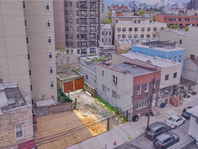 Lot <b>Size:</b>  &nbsp;House style home in Astoria