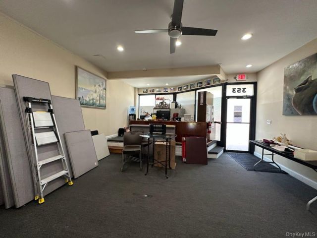 [PHOTO]