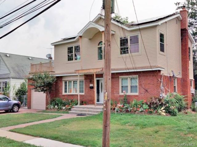 3 BR,  2.00 BTH &nbsp;Other style home in Uniondale