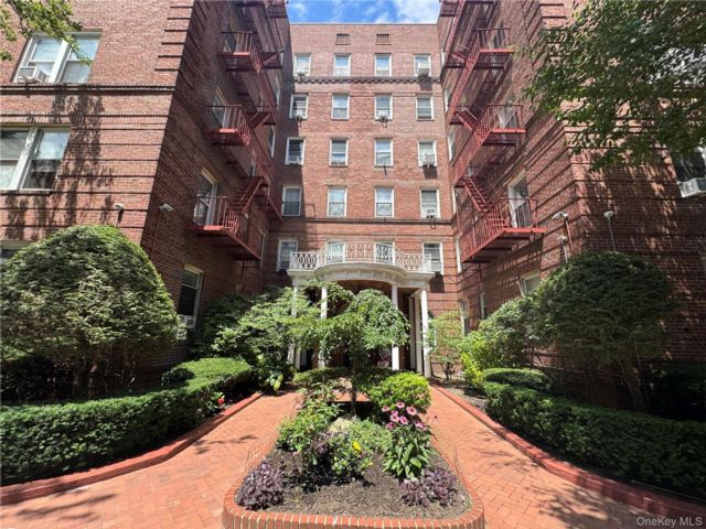  1 BR,  1.00 BTH &nbsp;Other style home in Forest Hills