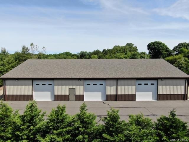 Studio,  0.00 BTH &nbsp;Commercial style home in Port Jefferson