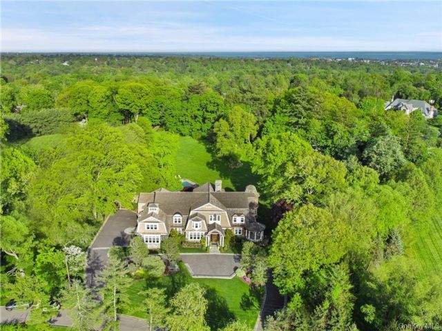  5 BR,  7.00 BTH &nbsp;Colonial style home in Purchase