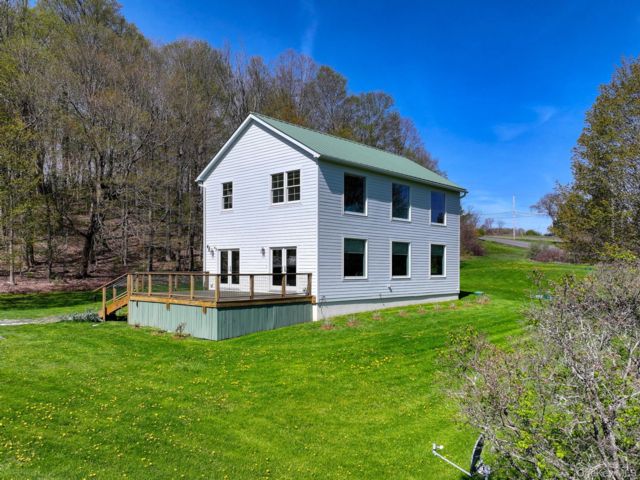  4 BR,  3.00 BTH &nbsp;Colonial style home in Millerton