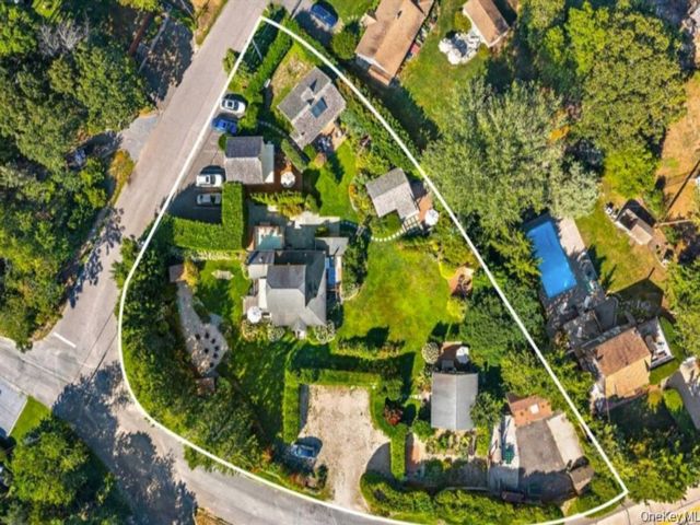  4 BR,  3.00 BTH &nbsp;Other style home in Hampton Bays