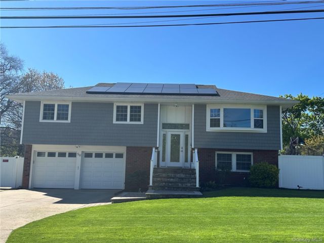  3 BR,  1.00 BTH &nbsp;Hi ranch style home in Lindenhurst