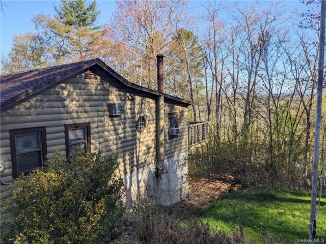  3 BR,  2.00 BTH &nbsp;Cabin style home in Smallwood