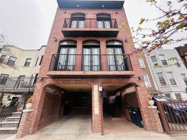  3 BR,  2.00 BTH &nbsp;Other style home in Kensington