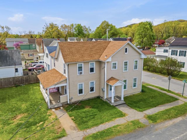  4 BR,  2.00 BTH &nbsp;Farmhouse style home in Port Ewen