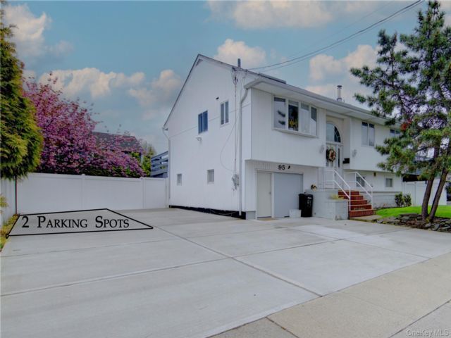  2 BR,  1.00 BTH &nbsp;Other style home in Freeport