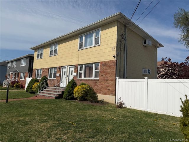  3 BR,  1.00 BTH &nbsp;Other style home in Franklin Square