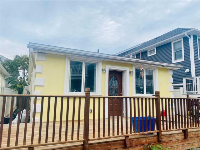  2 BR,  2.00 BTH &nbsp;Bungalow style home in Long Beach