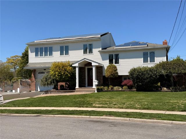  5 BR,  4.00 BTH &nbsp;Other style home in North Babylon