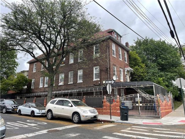 [Wakefield Real Estate, listing number 7281953]
