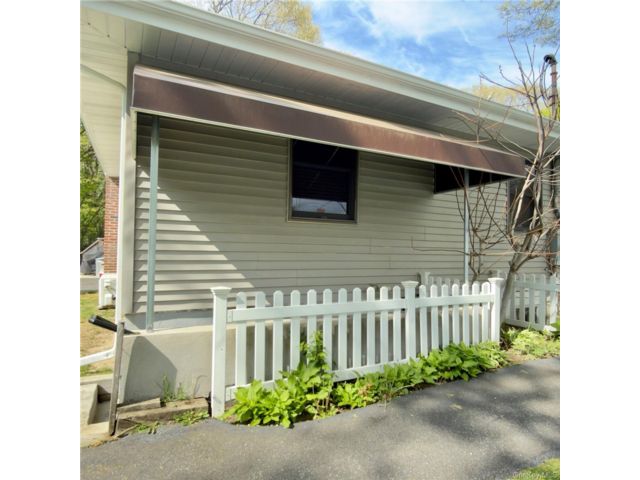 Studio,  1.00 BTH &nbsp;Ranch style home in Port Jefferson Station