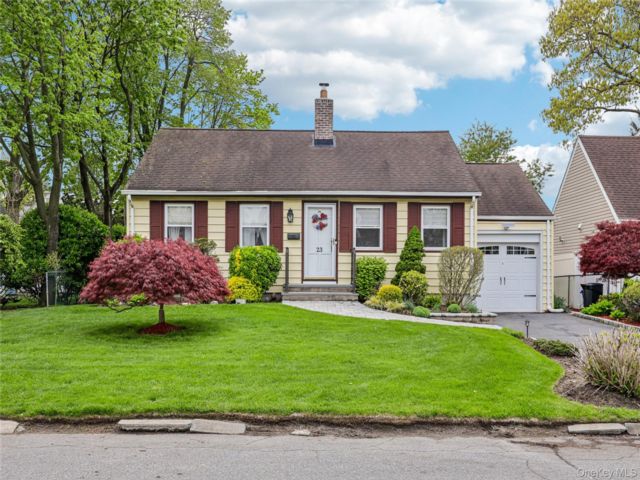  2 BR,  1.00 BTH &nbsp;Ranch style home in Hewlett