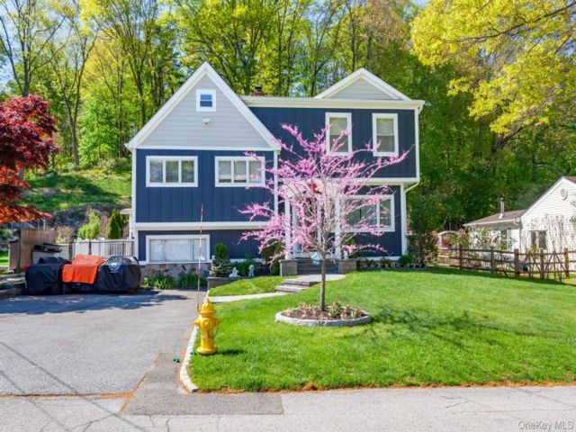  4 BR,  4.00 BTH &nbsp;Mid-century mod style home in Montrose