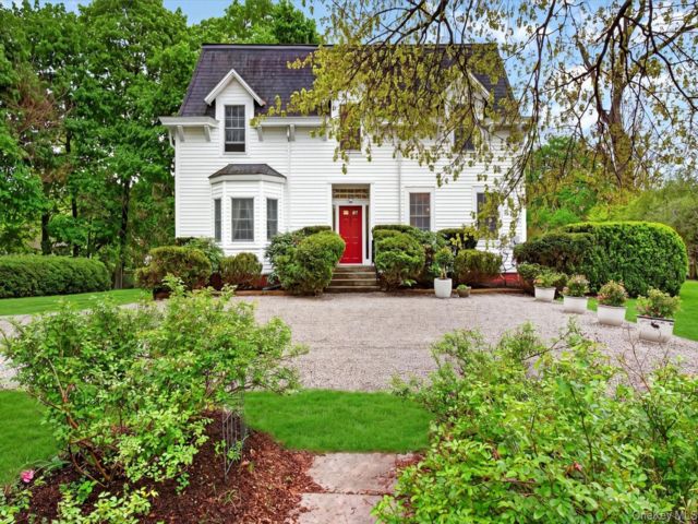  6 BR,  2.00 BTH &nbsp;Colonial style home in Fishkill