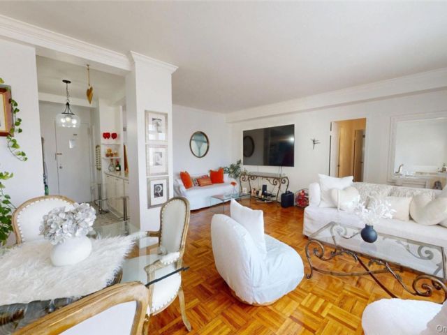  2 BR,  1.00 BTH &nbsp;Other style home in Jerome Avenue