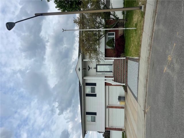  4 BR,  2.00 BTH &nbsp;Hi ranch style home in Syosset