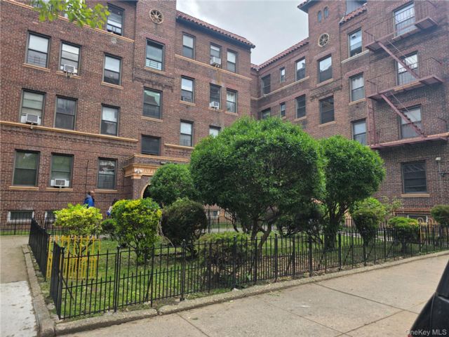  1 BR,  1.00 BTH &nbsp;Other style home in Rego Park