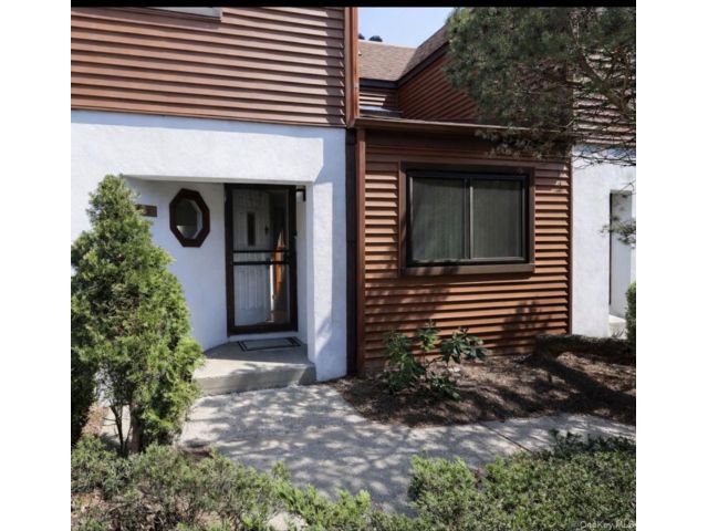  3 BR,  3.00 BTH &nbsp;Condo style home in Newburgh