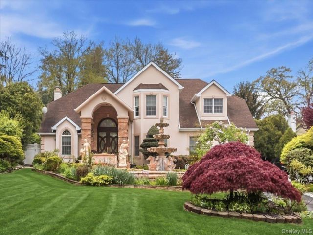  5 BR,  7.00 BTH &nbsp;Estate style home in Woodbury