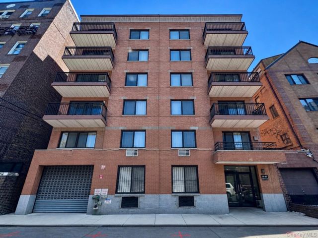  2 BR,  2.00 BTH &nbsp;Other style home in Elmhurst