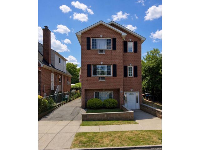 [Wakefield Real Estate, listing number 7282192]