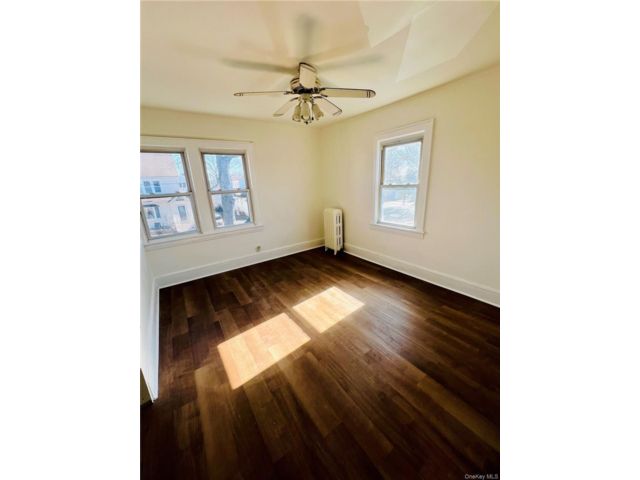  2 BR,  1.00 BTH &nbsp;Other style home in New Hyde Park