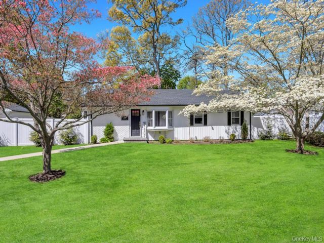  3 BR,  2.00 BTH &nbsp;Ranch style home in Nesconset