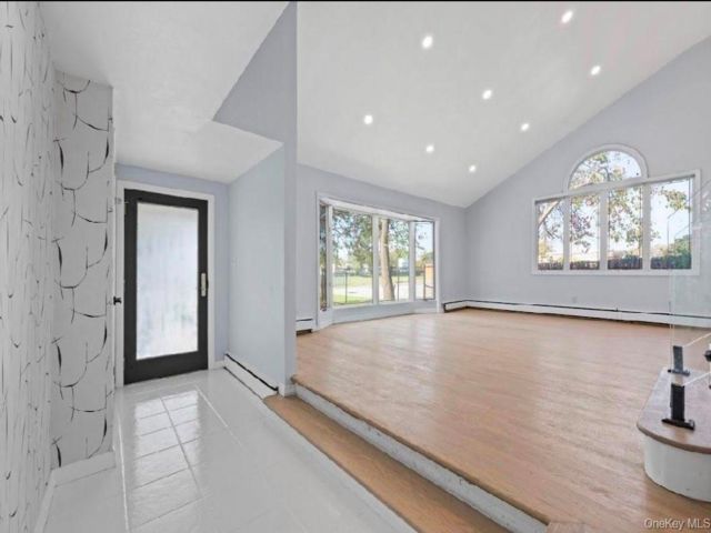  4 BR,  3.00 BTH &nbsp;Split level style home in Valley Stream