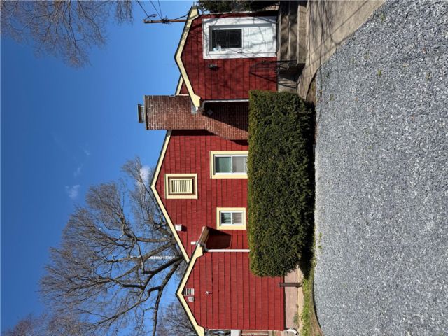 2 BR,  1.00 BTH &nbsp;Bungalow style home in Selden