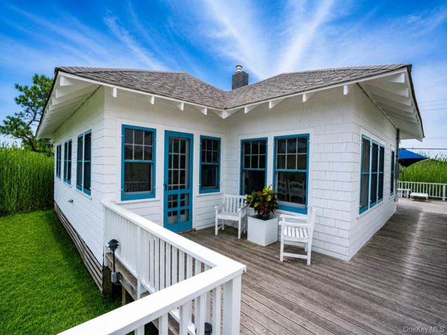  4 BR,  2.00 BTH &nbsp;Bungalow style home in Saltaire