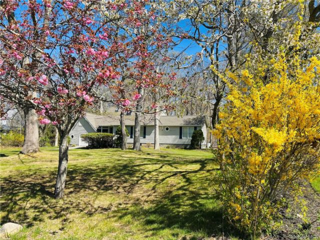  3 BR,  3.00 BTH &nbsp;Contemporary style home in Southold