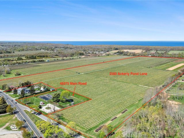 Lot <b>Size:</b>  &nbsp;House style home in Southold