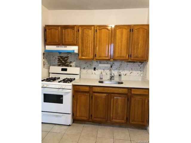  3 BR,  1.00 BTH &nbsp;House style home in Jamaica