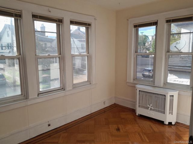  4 BR,  2.00 BTH &nbsp;Colonial style home in Jamaica Hills