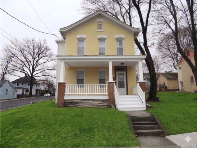  3 BR,  1.00 BTH &nbsp;Colonial style home in Middletown