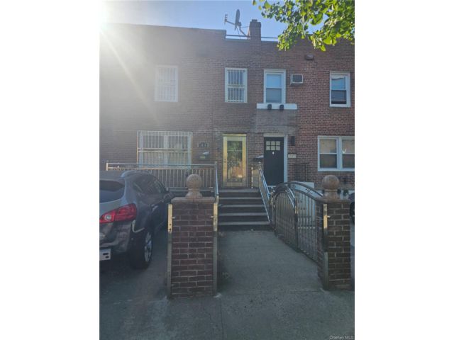  4 BR,  1.00 BTH &nbsp;House style home in Cambria Heights
