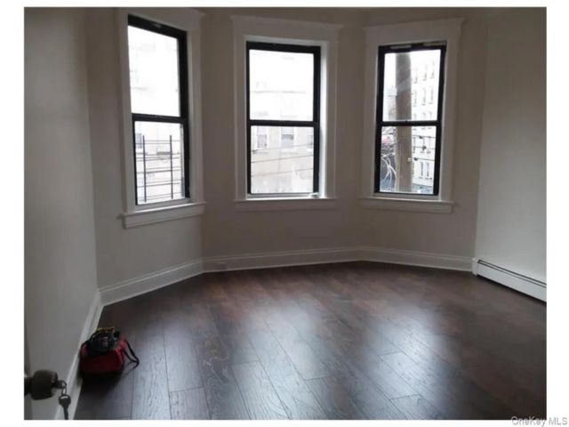  4 BR,  1.00 BTH &nbsp;Other style home in Yonkers