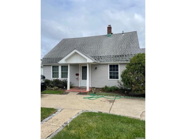  2 BR,  1.00 BTH &nbsp;Cape cod style home in Levittown