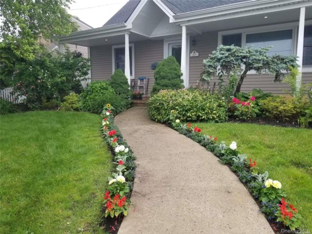  3 BR,  2.00 BTH &nbsp;Exp cape style home in Island Park