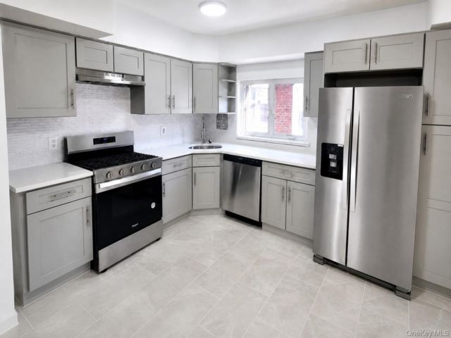  3 BR,  2.00 BTH &nbsp;Other style home in Howard Beach