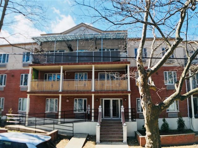  2 BR,  2.00 BTH &nbsp;Condo style home in Forest Hills
