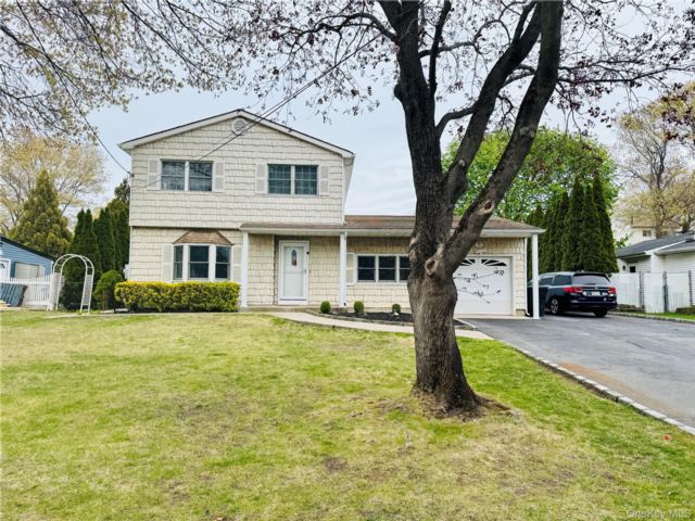  4 BR,  3.00 BTH &nbsp;Colonial style home in Medford