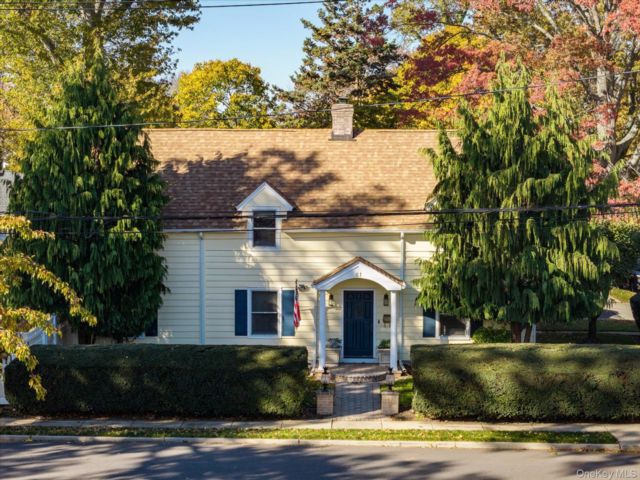  5 BR,  3.00 BTH &nbsp;Colonial style home in Westbury