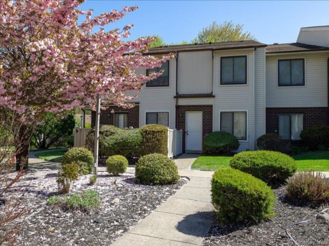  2 BR,  2.00 BTH &nbsp;Other style home in Coram