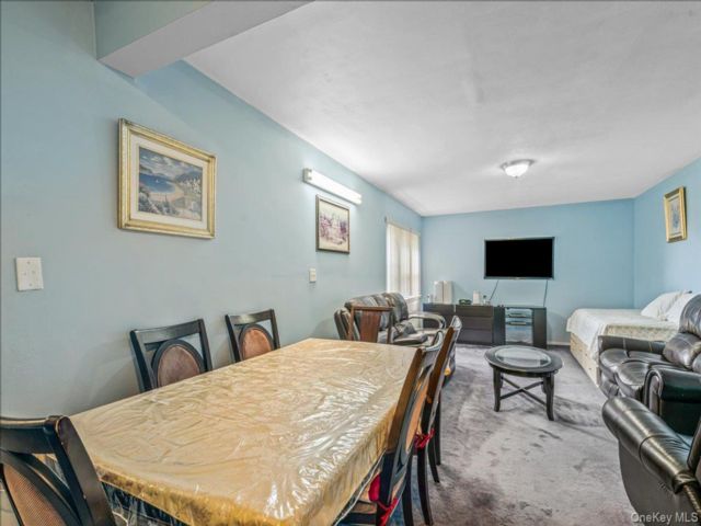  2 BR,  1.00 BTH &nbsp;Other style home in Flushing