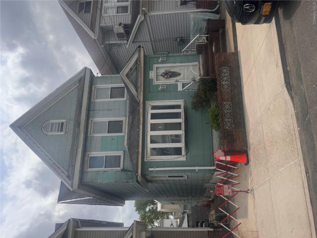 Studio,  0.00 BTH &nbsp;Colonial style home in Woodhaven